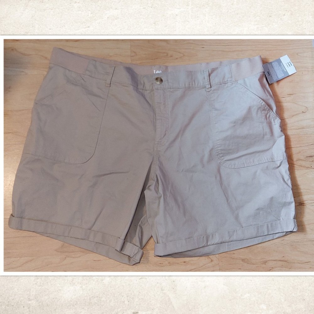 Women's Plus Size "Riders by Lee" Shorts size 26 - NWT